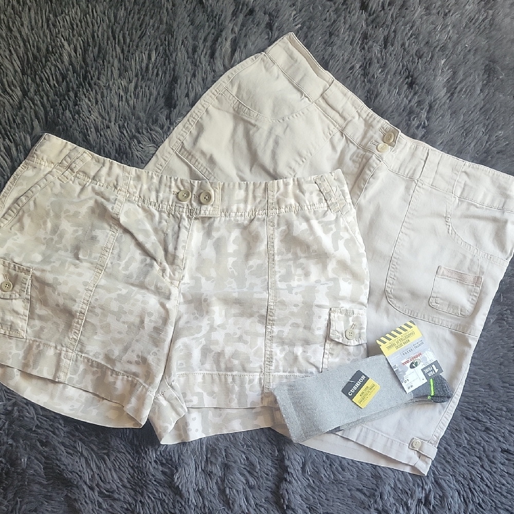 🍊2 Pair Women's Beige Cargo Shorts And 1 Pair Socks